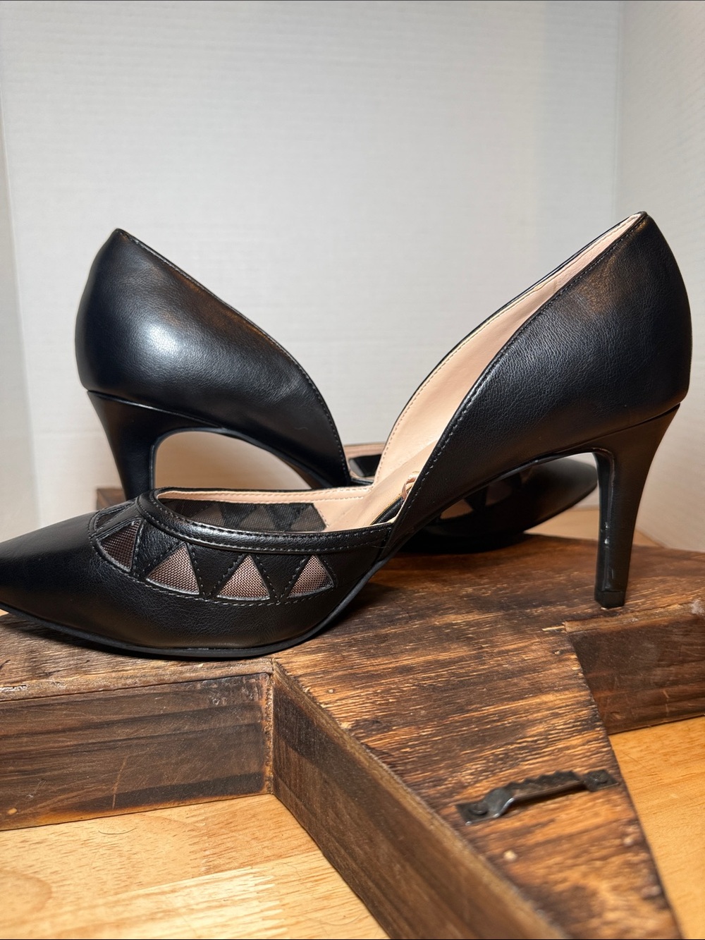 Bandolino Black Pointed Toe Mesh Cutout Heels Women’s 8.5M